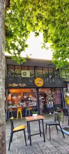 محیط کافه رافا رشت