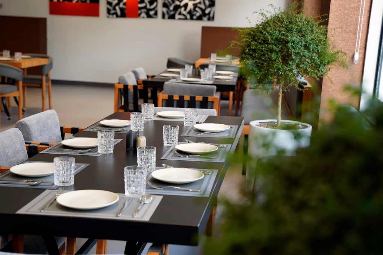 محیط رستوران هیرکانی 1