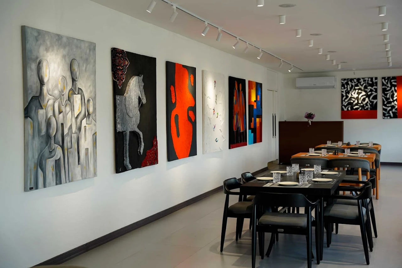 فضای رستوران هیرکانی