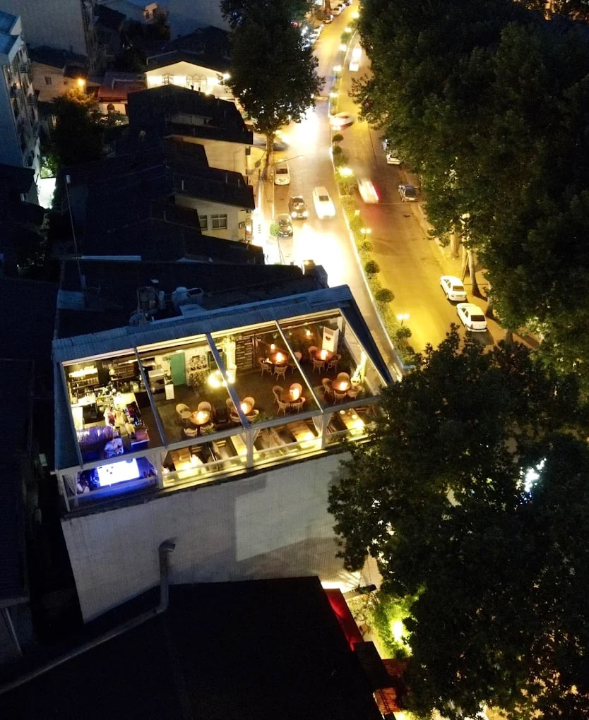 کافه رستوران تی بام