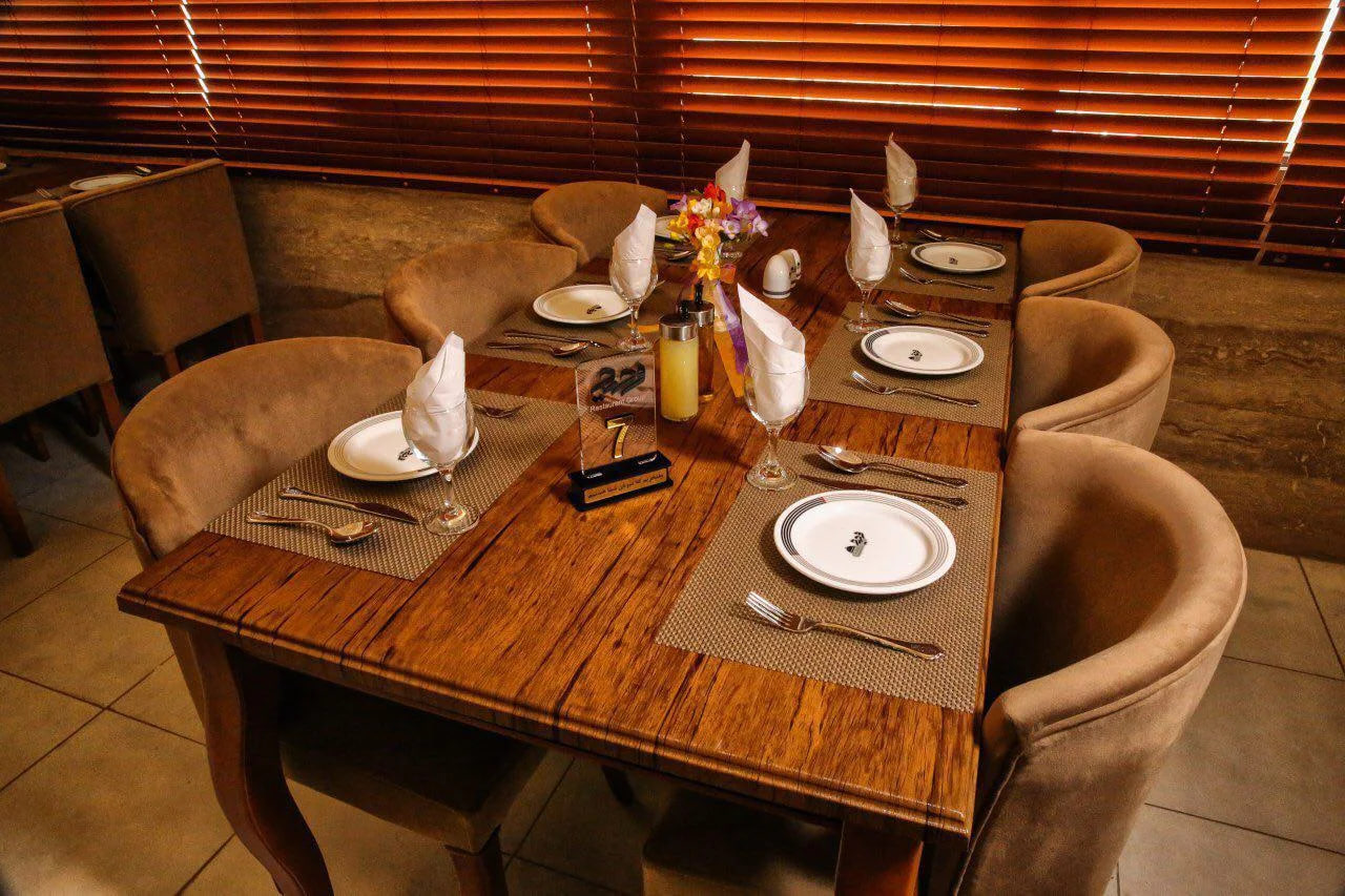 محیط رستوران وحید 1