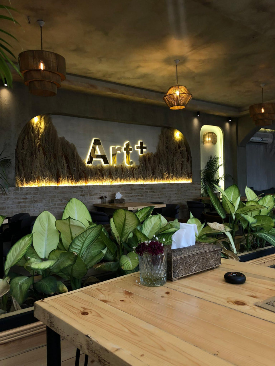 محیط کافه هنر 2