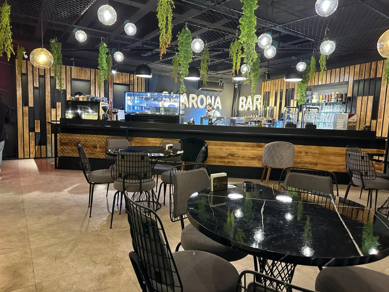 محیط کافی شاپ شارونا