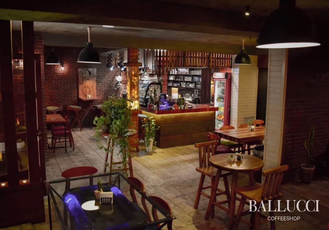 محیط کافه رستوران بالوچی 2