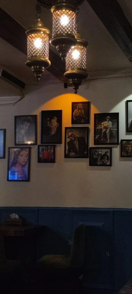 محیط کافه بوتیمار 1