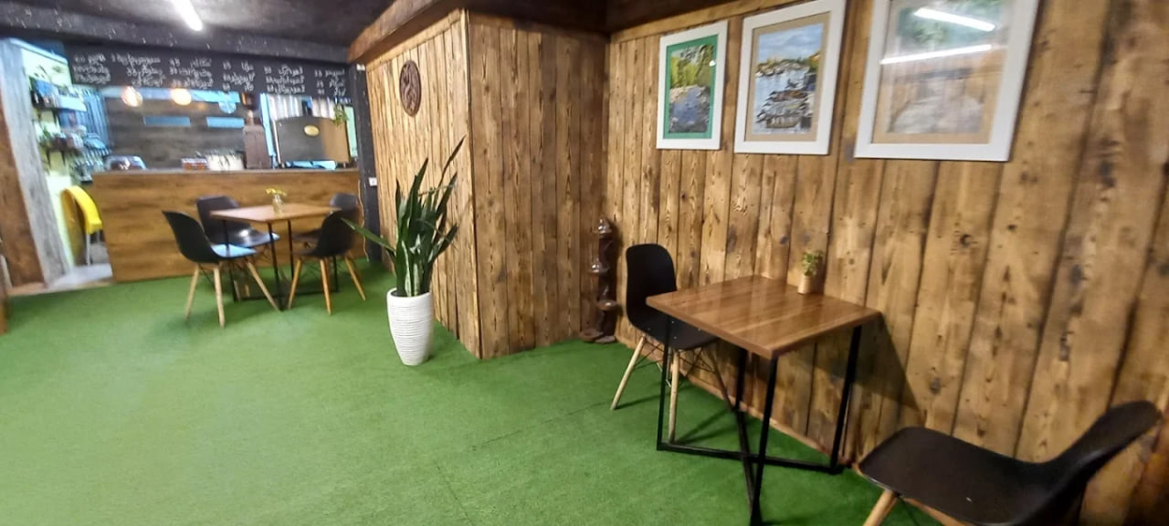 محیط کافه شهریاران رشت