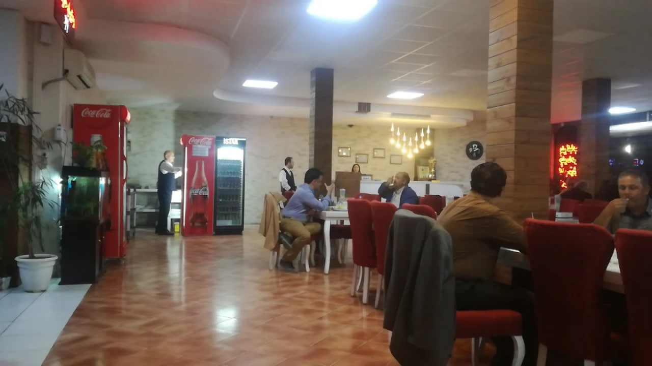 محیط رستوران خانواده 1