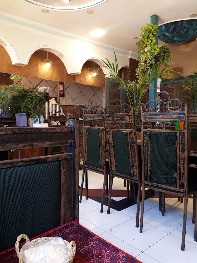 محیط رستوران جان مار