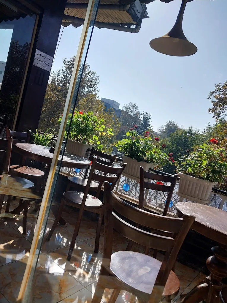 فضای کافه ۹۰۰