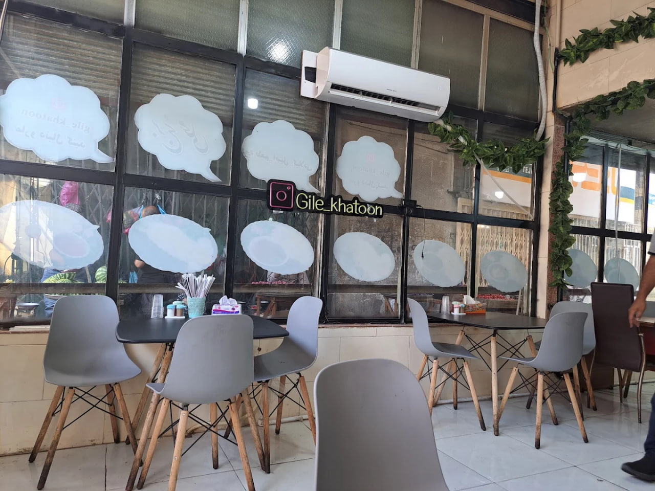 محیط رستوران گیله خاتون