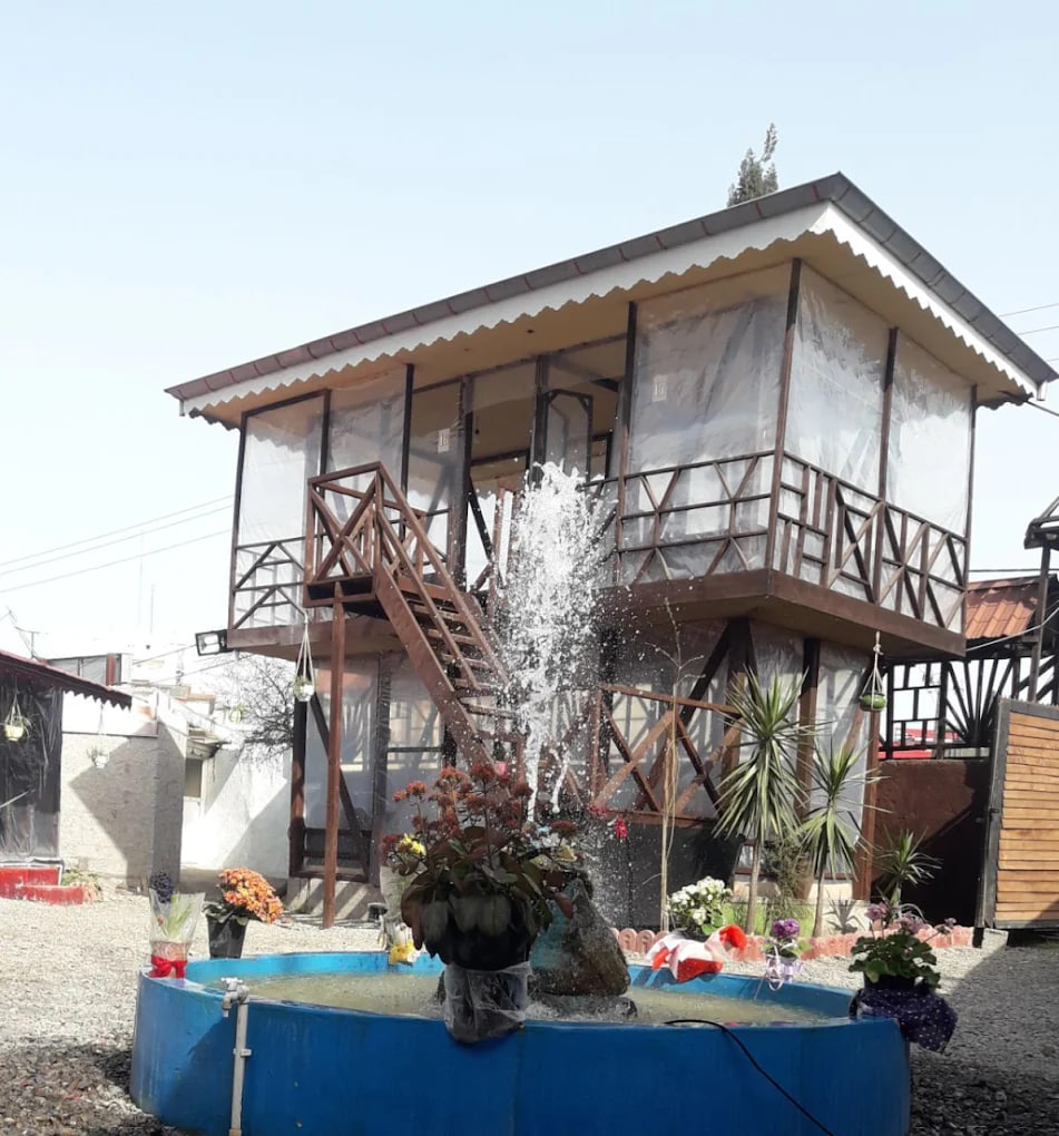 محیط رستوران سنتی دیاکو