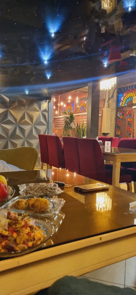 محیط منوی رستوران سنتی مازیار 1