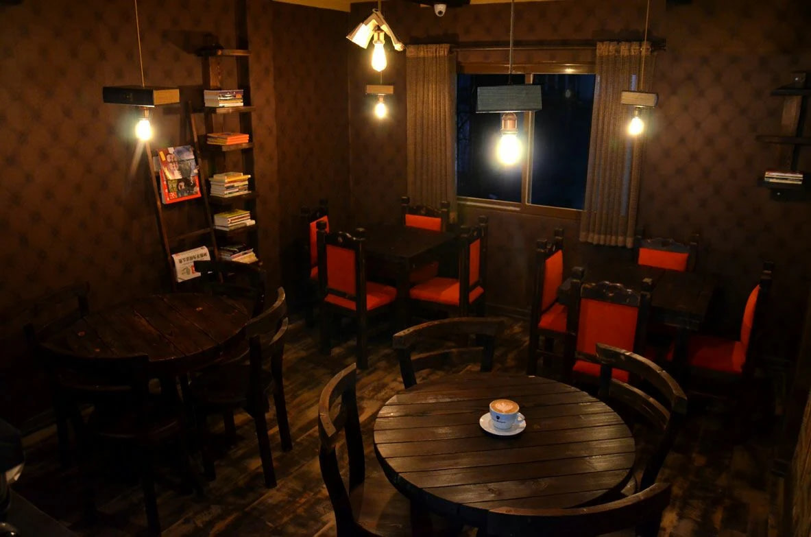محیط کافه باکا رشت 3