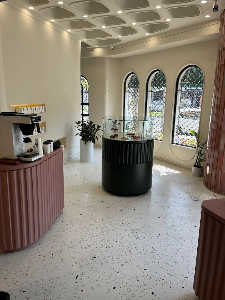 محیط کافه آوند