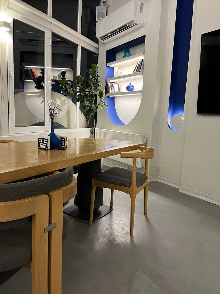 محیط کافه پارلی