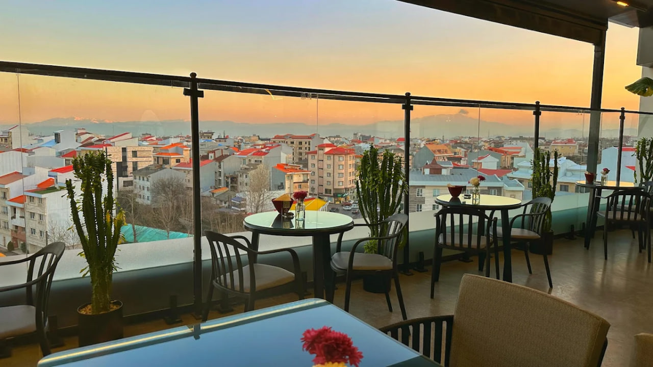 محیط کافه سورل 1