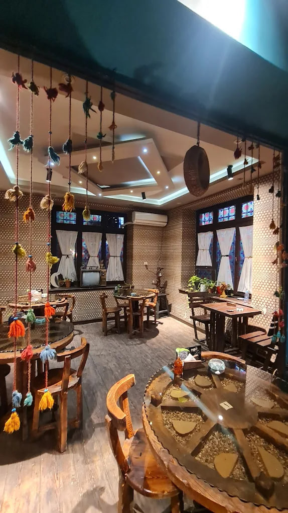 محیط کافه نگارخانه شمس