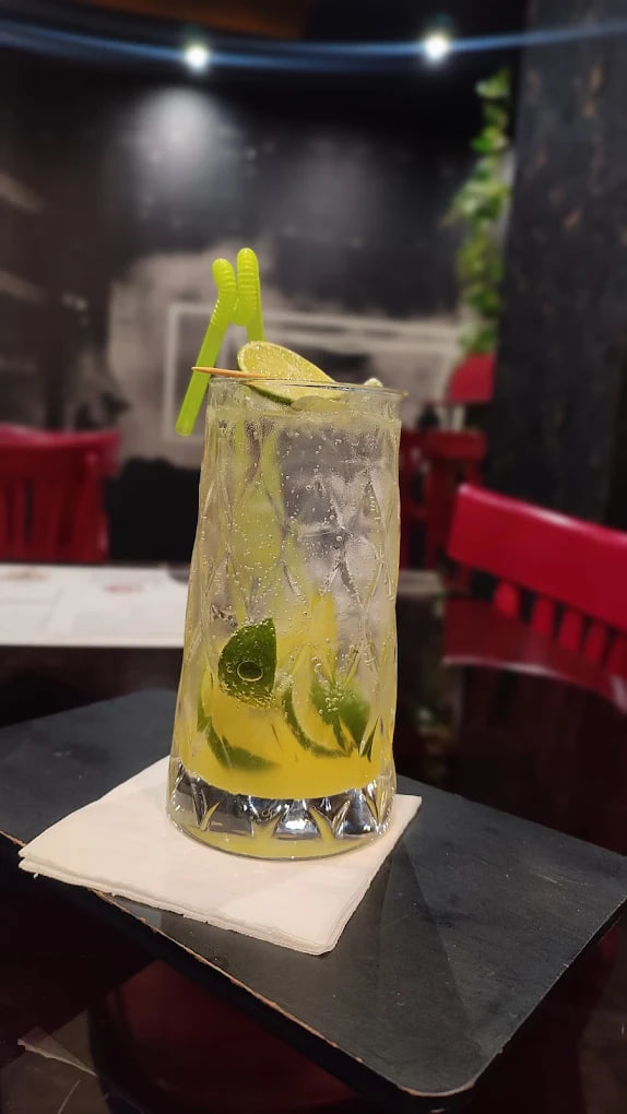 منوی کافه رستوران خواننده 1