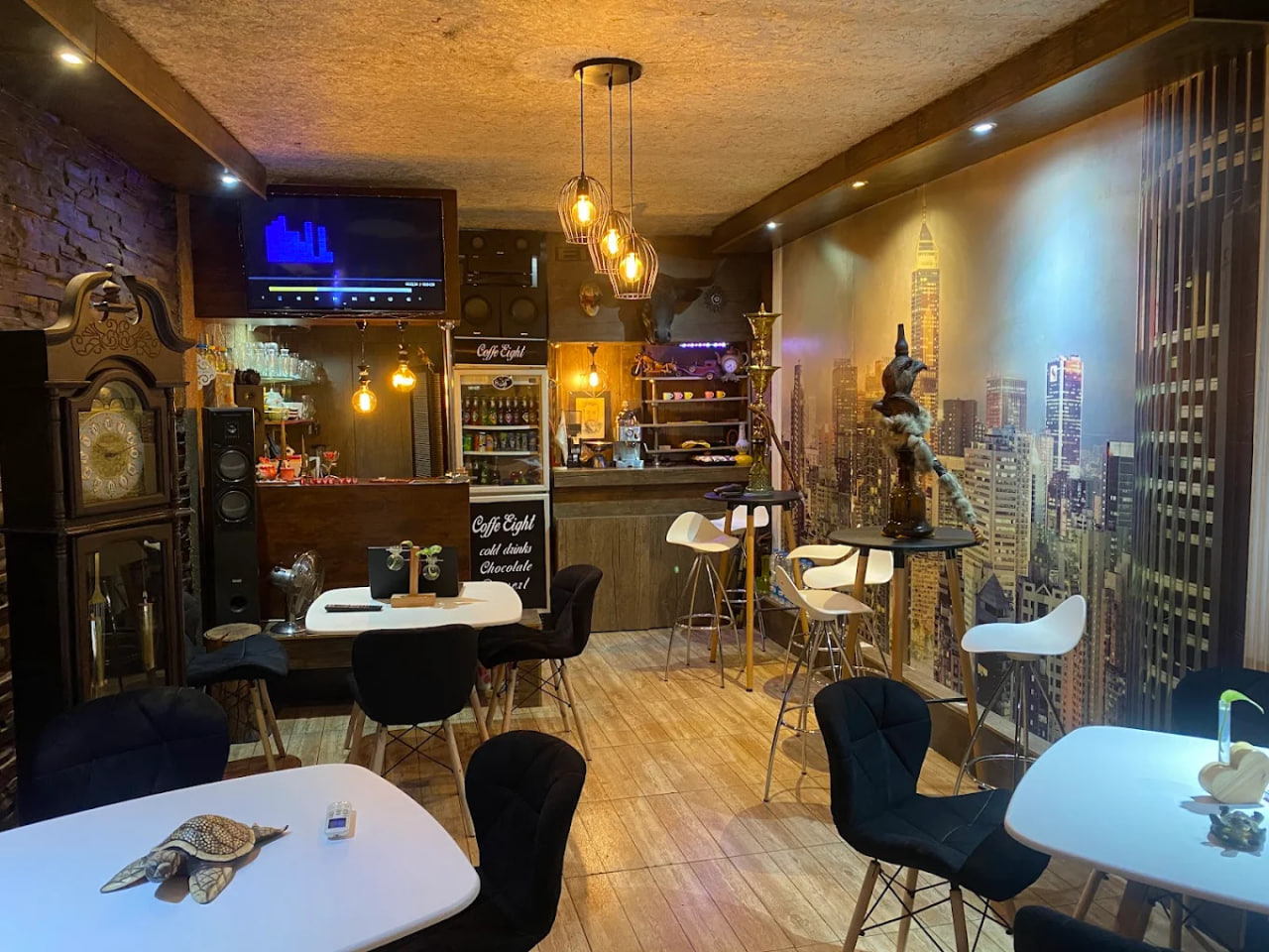 محیط کافه إیت 1