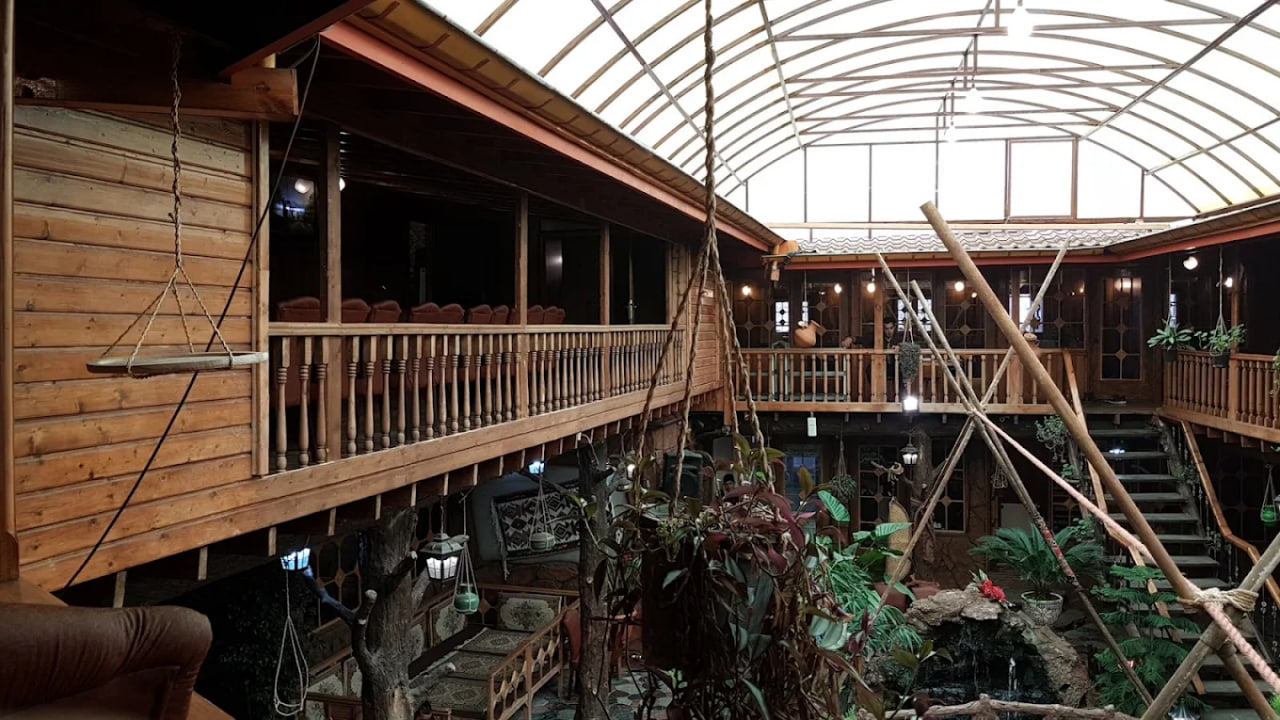 محیط رستوران نگین شمال 2