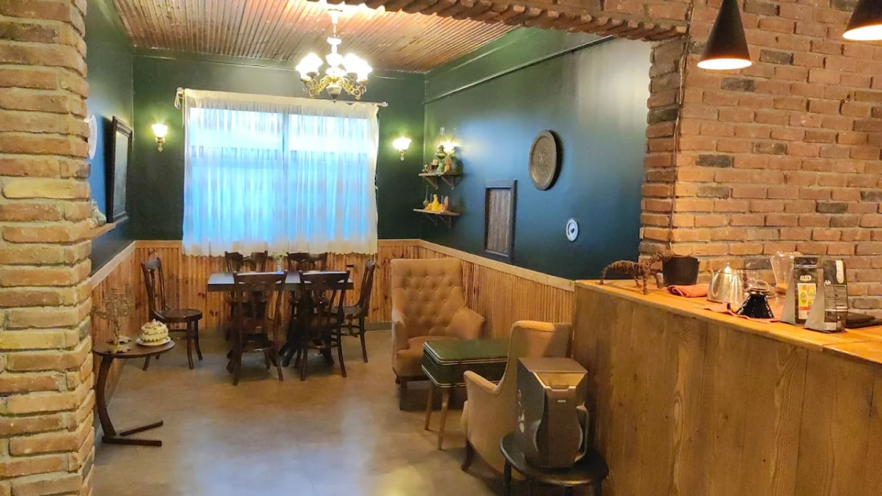 محیط کافه خشت