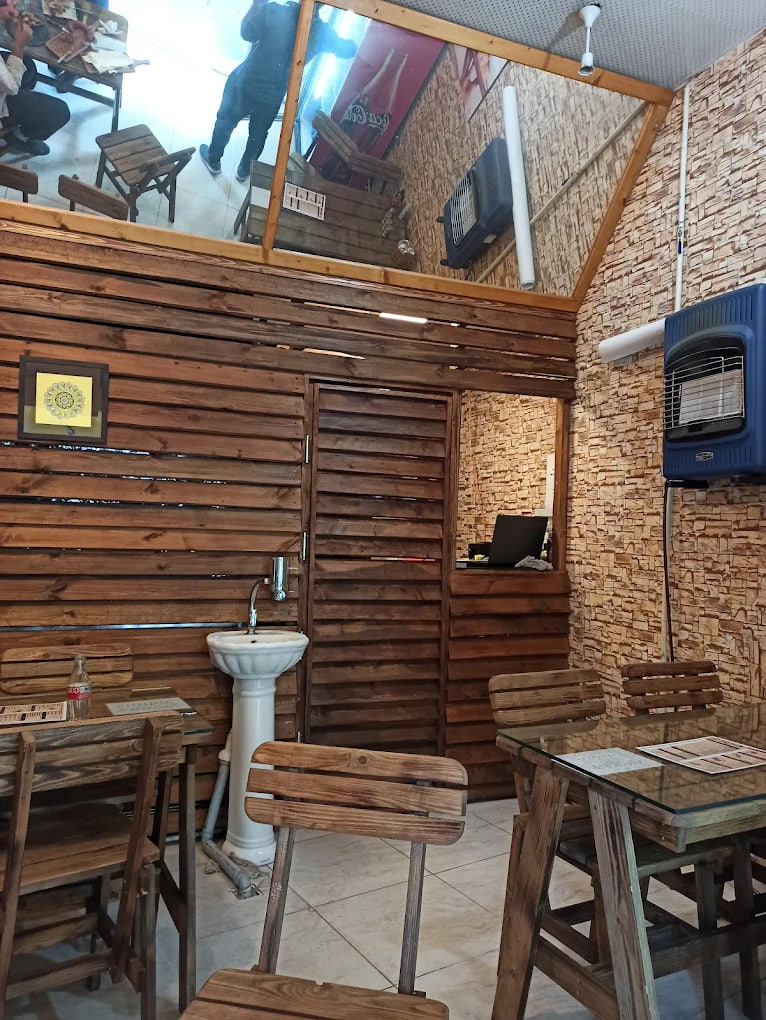 محیط فست فود تافتون 1