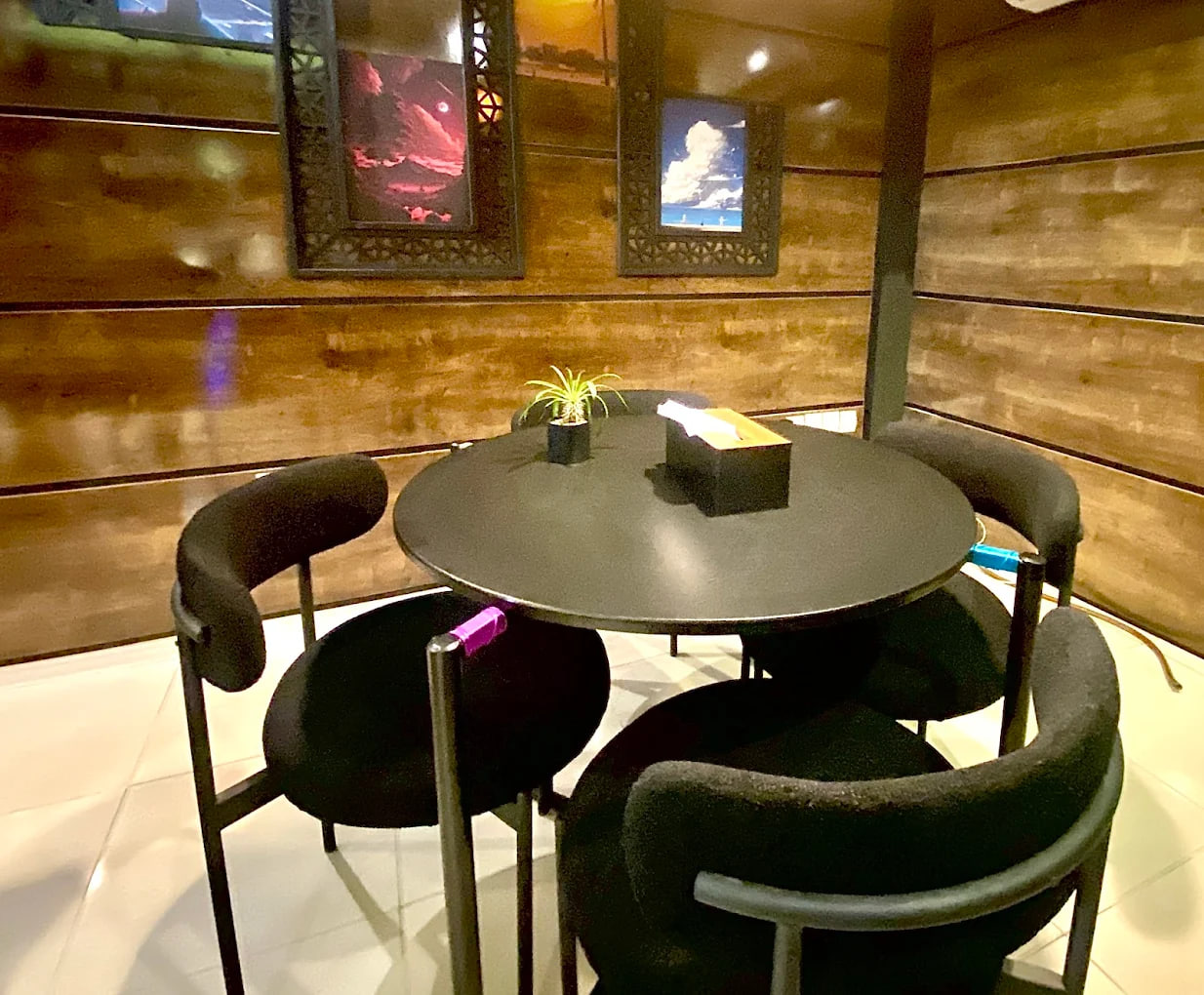 محیط کافه راشنو 1