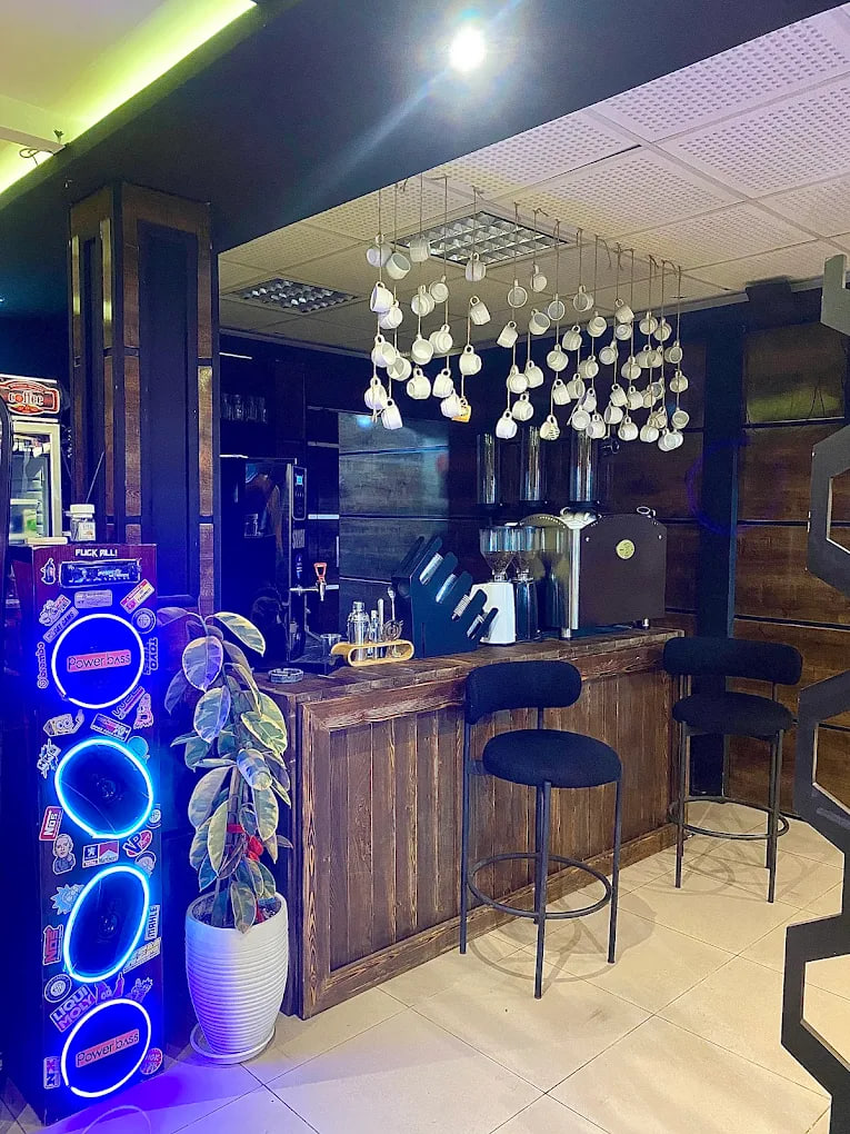 محیط کافه راشنو 2