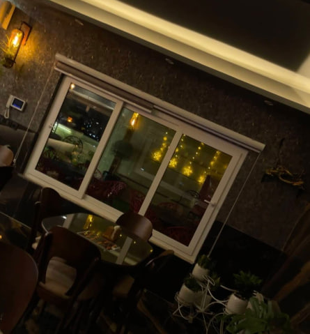 محیط کافه لایت