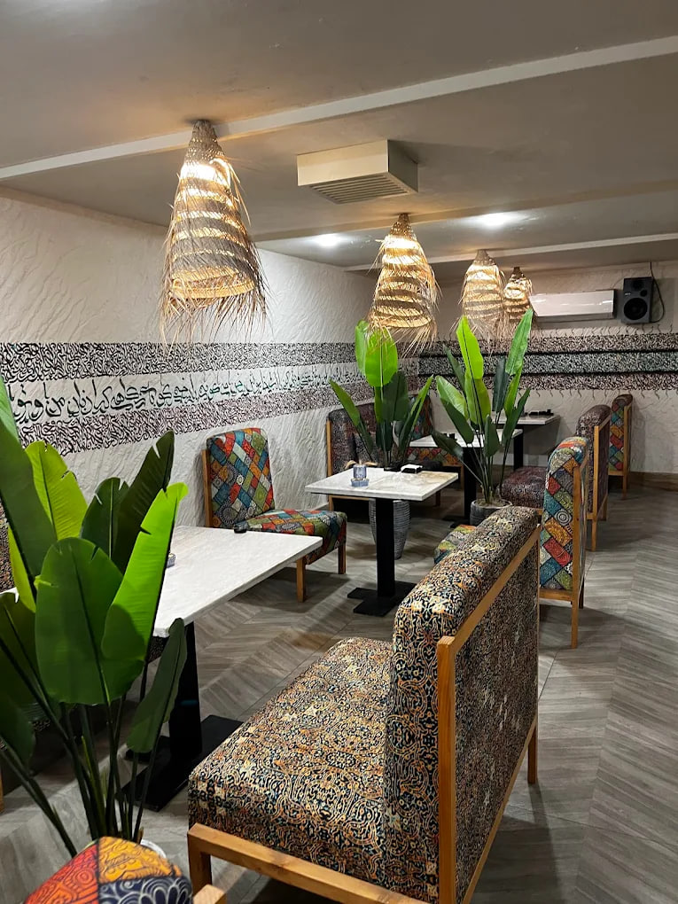 محیط کافه رستوران پالم