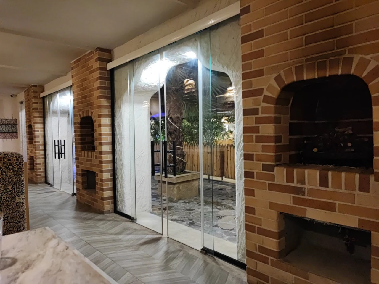 محیط کافه رستوران پالم 1