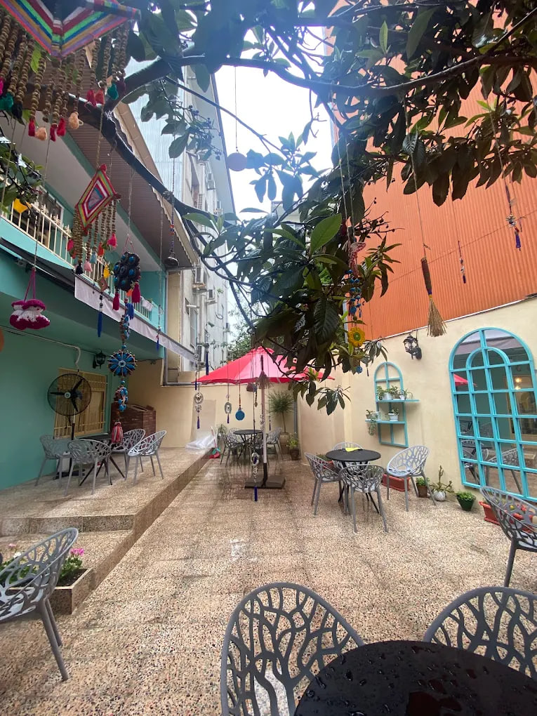 کافه هزارو چند شب رشت