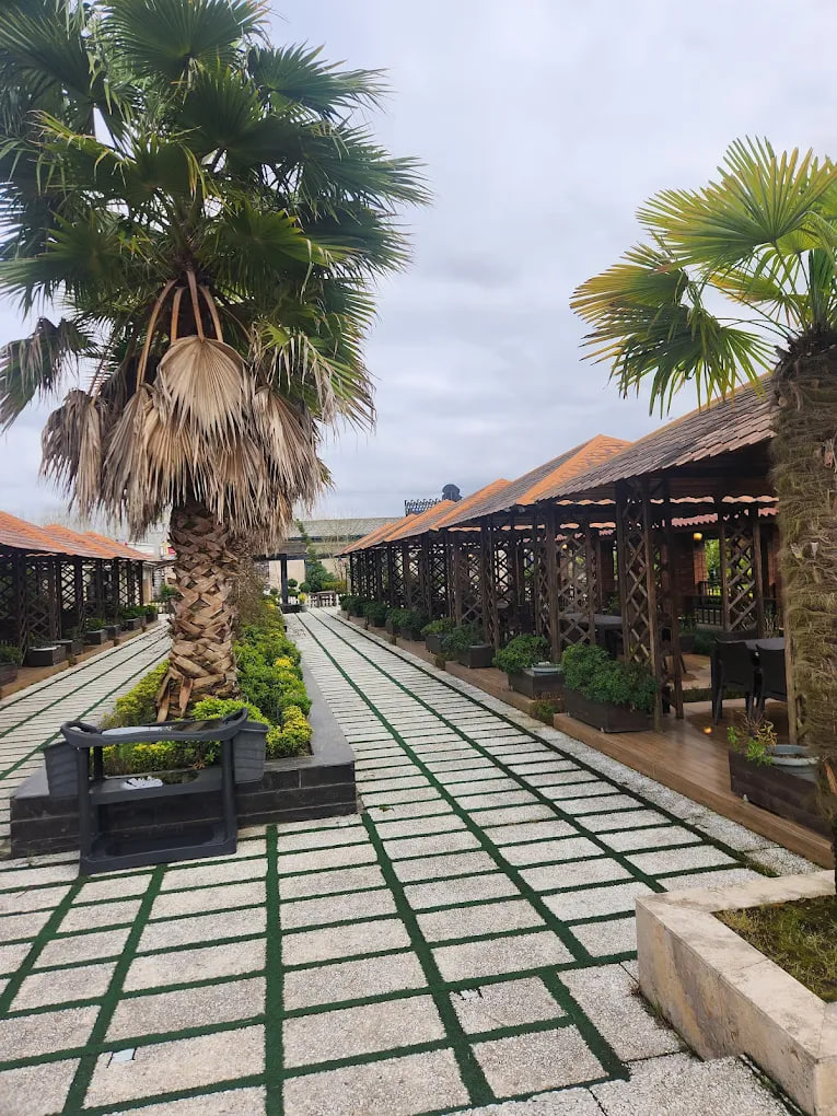 فضای کافه رستوران سارونی 1