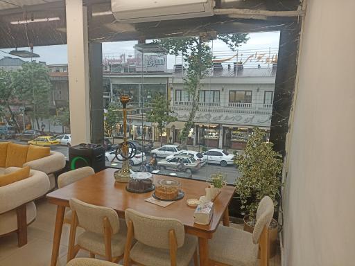 محیط کافه رستوران گیل بانو جان