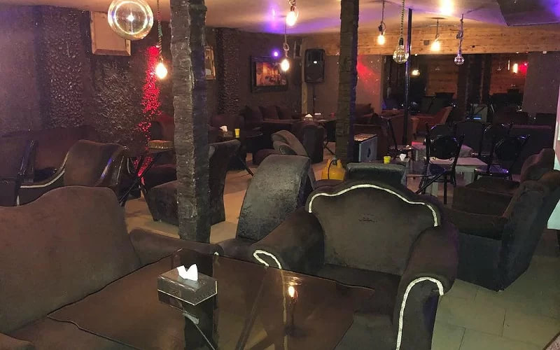 محیط رستوران راندو