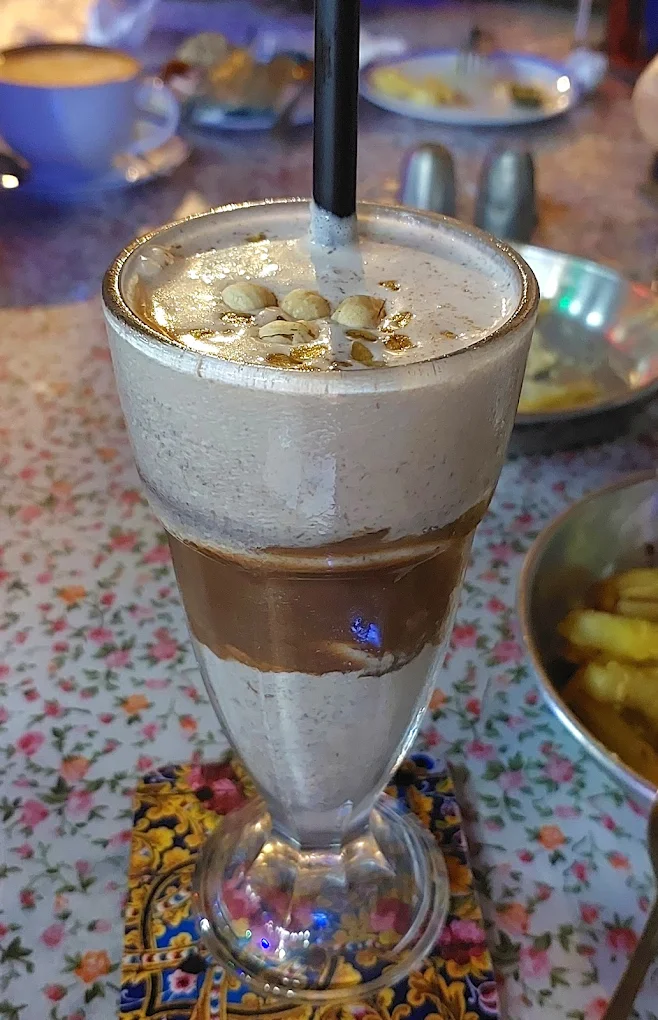 نوشیدنی کافه رستوران خونه آقا بزرگ