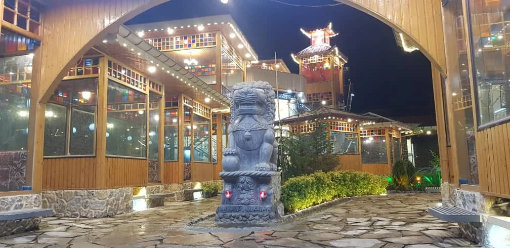 حیاط کافه رستوران دراگون 1