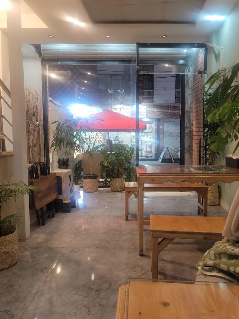 محیط کافه زَپّه