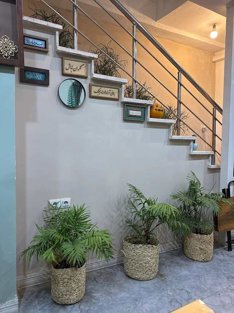 محیط کافه زَپّه رشت