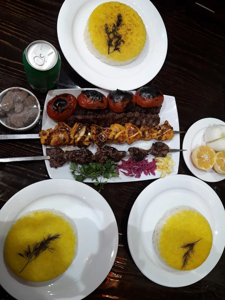 غذای رستوران واحدی