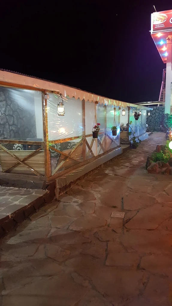 محیط کافه رستوران فانوس 1