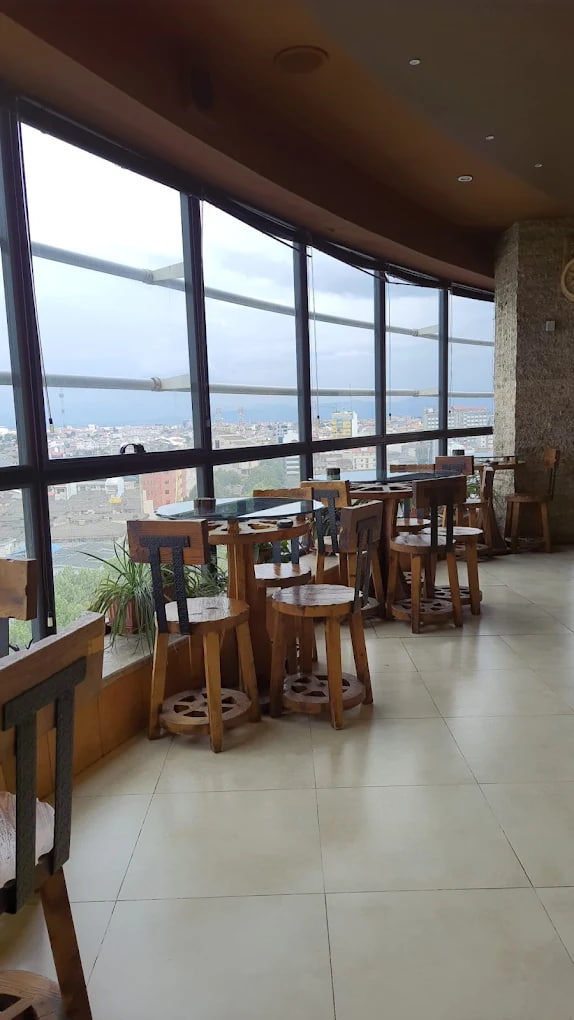 محیط کافه پاییز