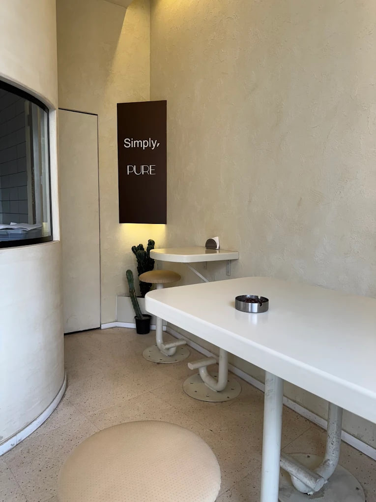 محیط کافه پوره