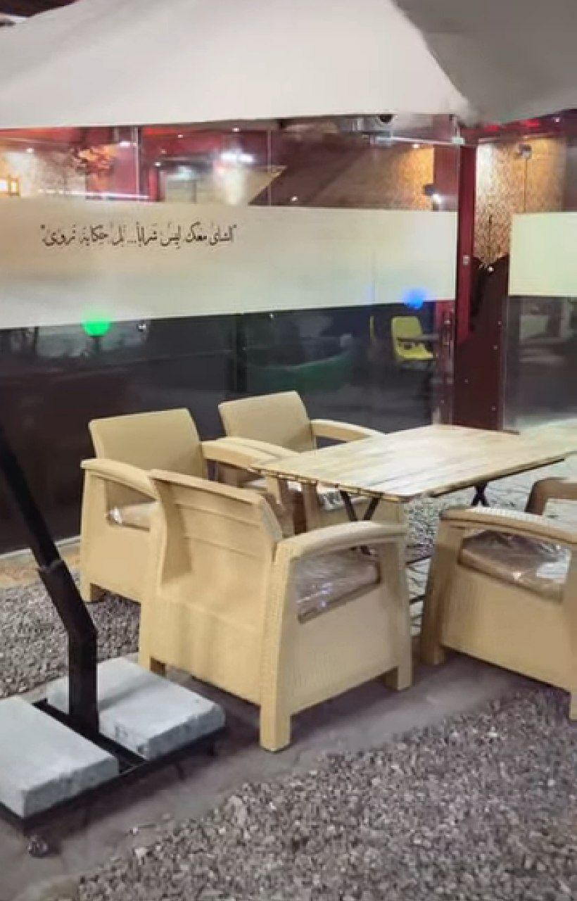 محیط کافه نادری 1