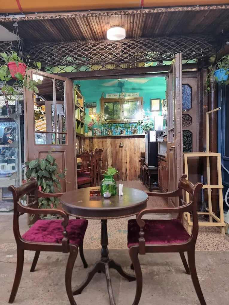 محیط کافه نونوار 2