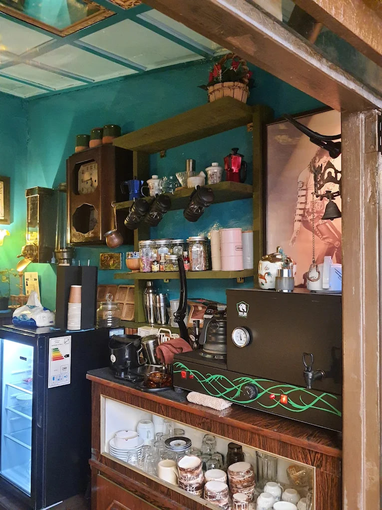 فضای کافه نونوار