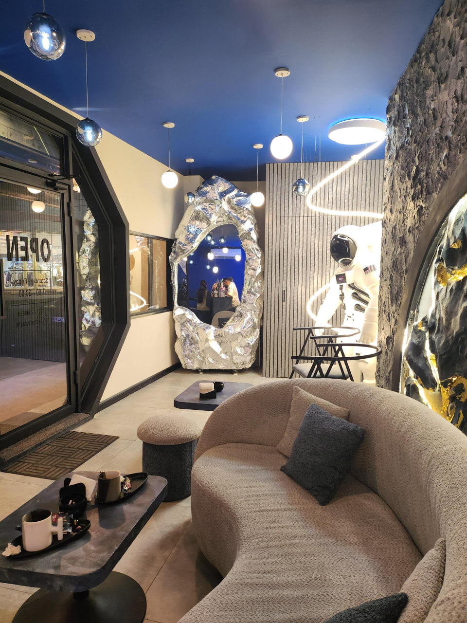 محیط کافه ناسا