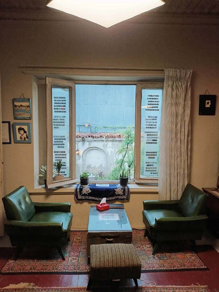 محیط کافه موزه ارکاک رشت