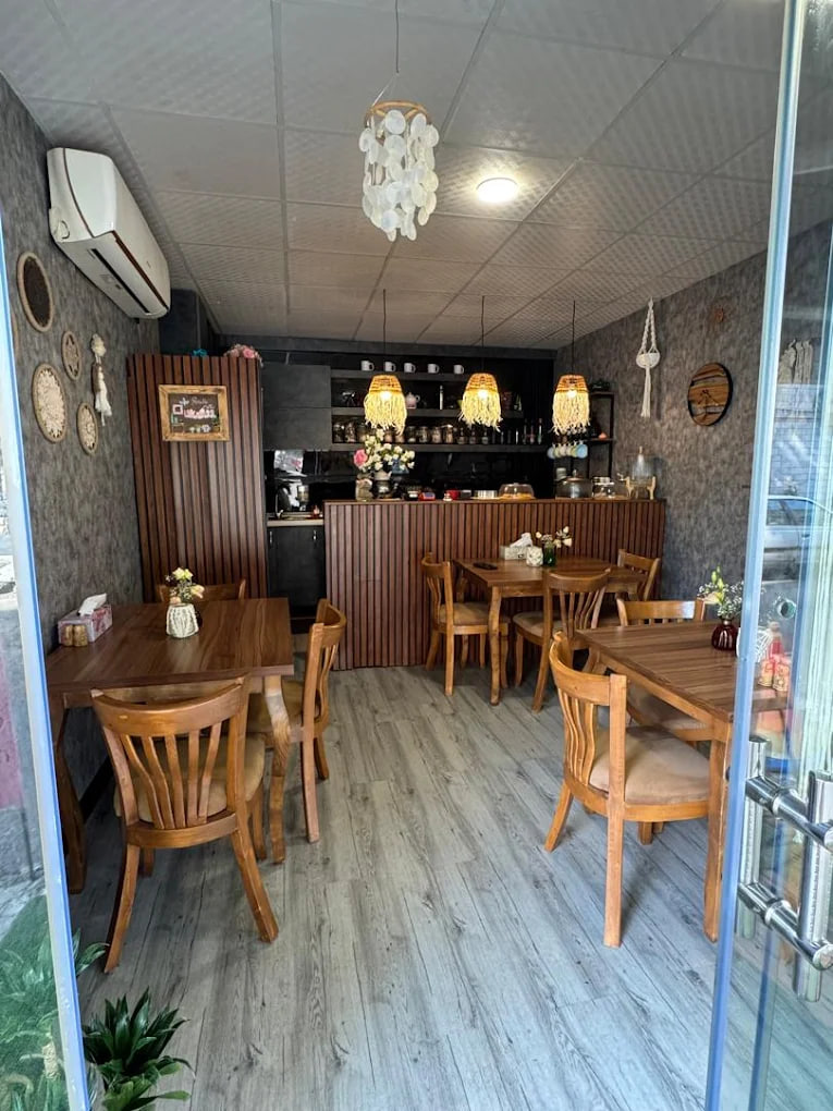 محیط کافه رزت