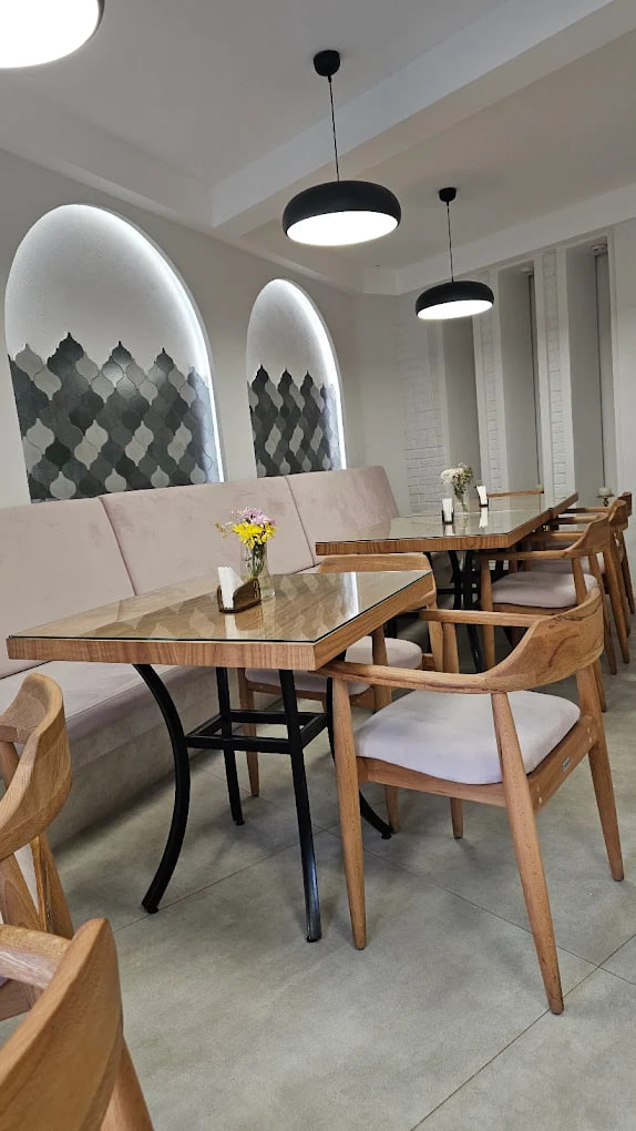 محیط کافه نان کیک مهربان